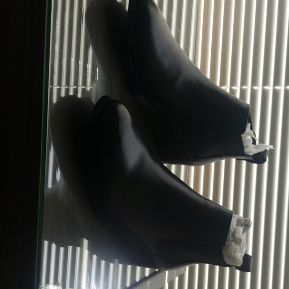 Shoes - Picture 1 of 5